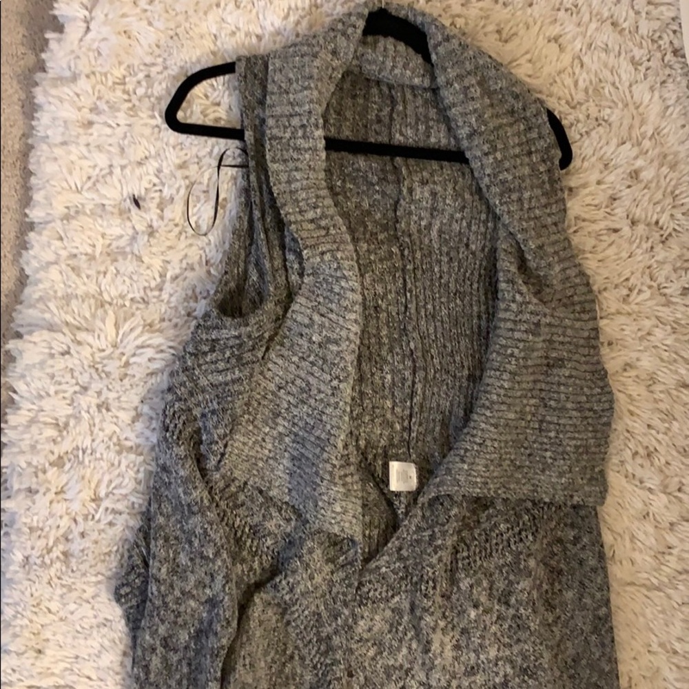 Heathered grey sleeveless sweater